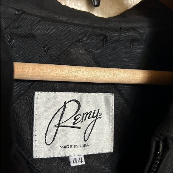 Vintage leather bomber style jacket. - Picture 2 of 5